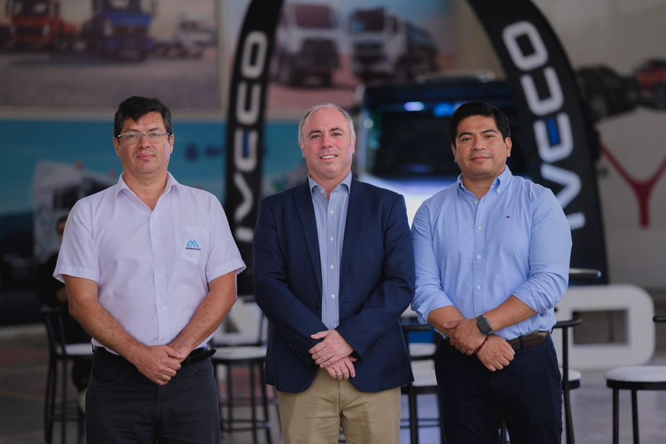 Representantes de Andes Motor durante el evento de Chiclayo